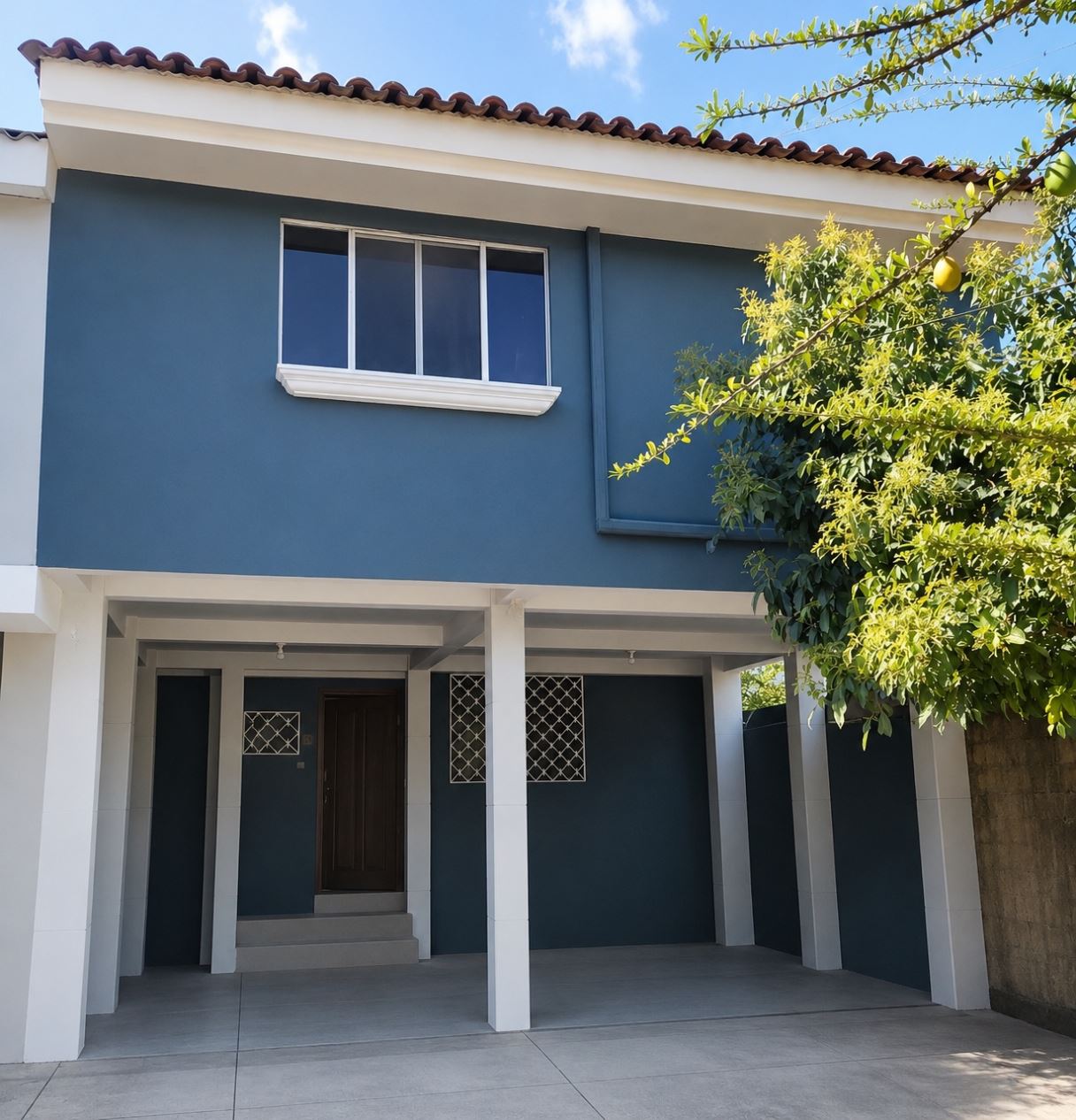 For Sale — Family Home in Villas de Santa Elena 2