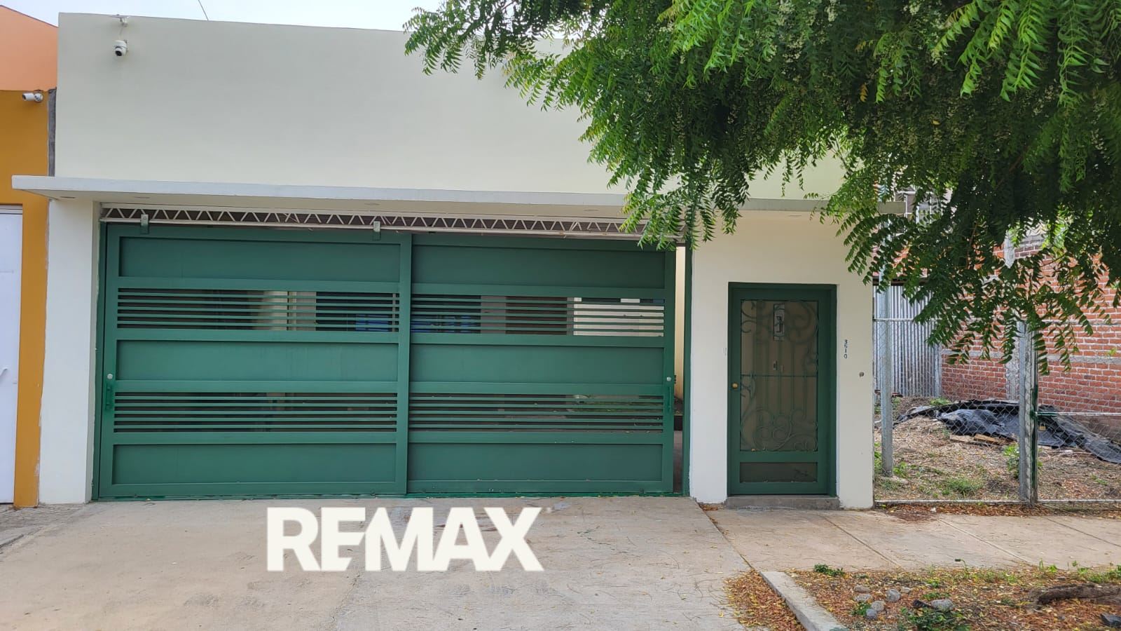 New House for Sale in El Bosque Residential - Urbanizacion Arizona Santa Ana